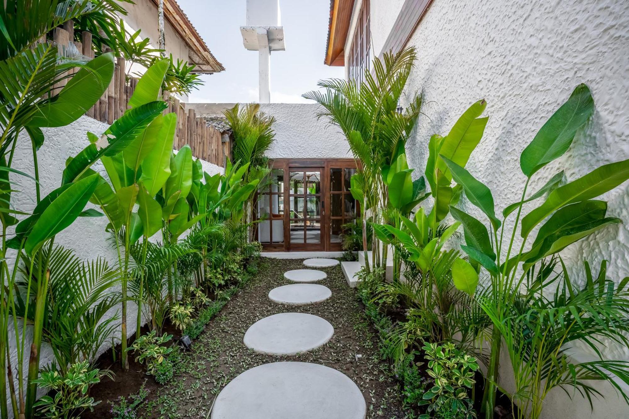 Villa Tropical Tribe By Evdekimi